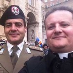 Il Comandante delle "Guide" di Salerno, Diodato Abagnara, ed il Cappellano, Don Claudio Mancusi, dal Papa a Roma